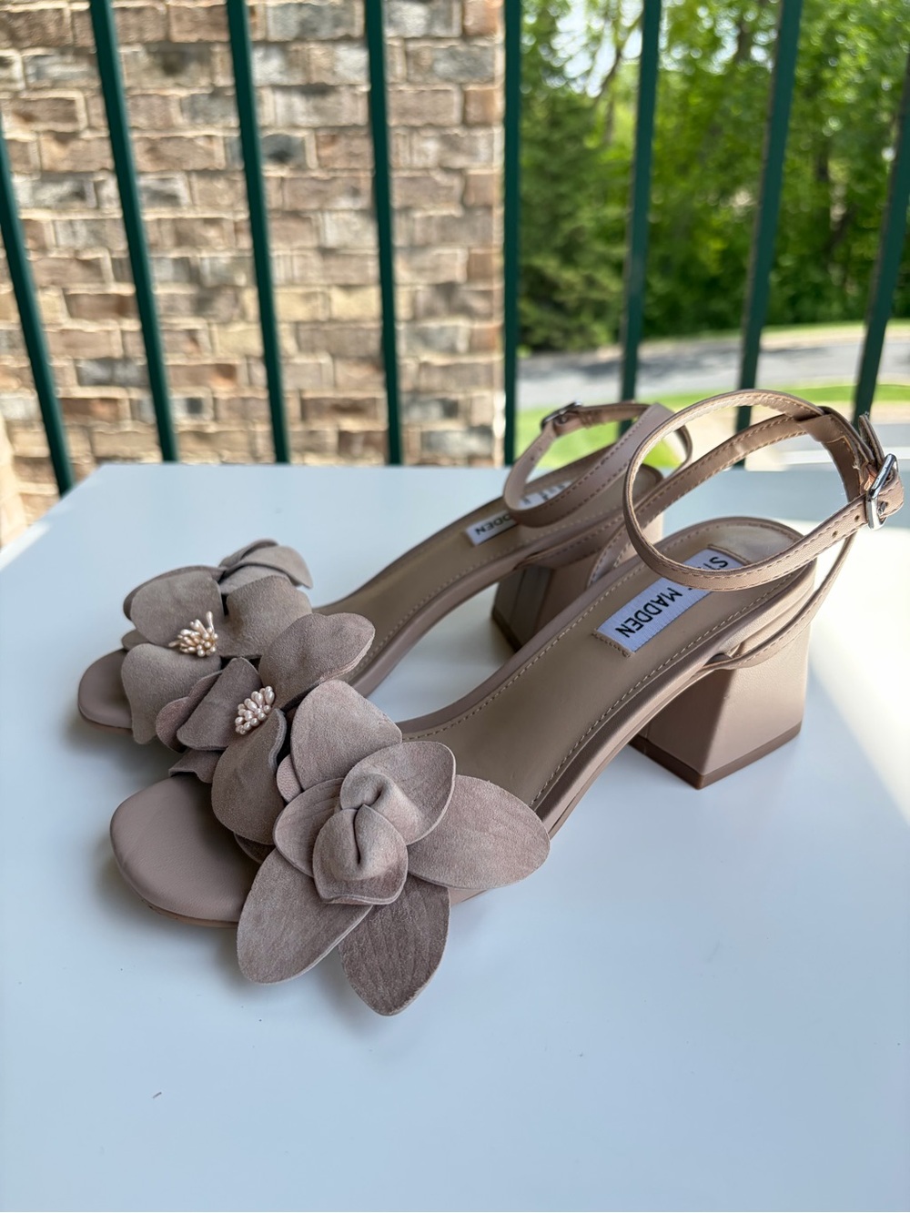 🆕🌺SteveMadden Floral Block Heel Sandals Nude Taupe 3D Flower Dress Heels Size6.5 - Picture 6 of 17